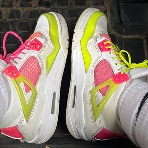 Jordan 4 Lemon Venom